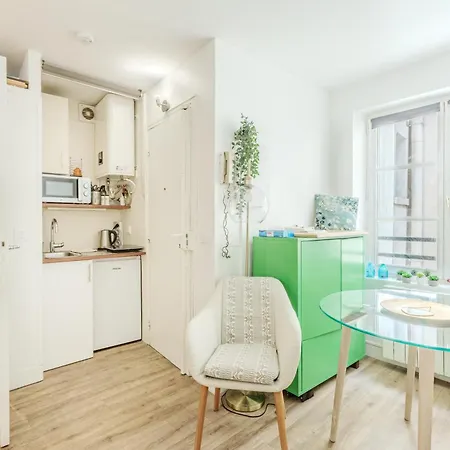 Le Marais - Elegant - Free Netflix